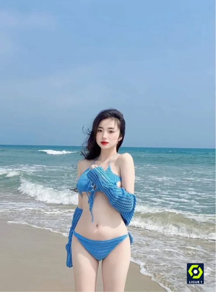 Hình gái xinh Fan MU mặc bikini