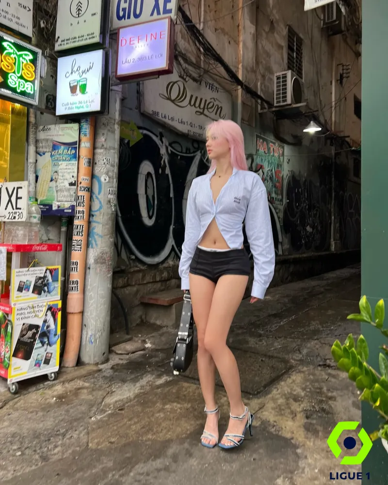 vyvan le nude show hang 101