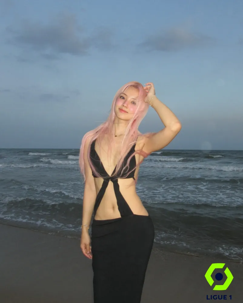 vyvan le nude show hang 104