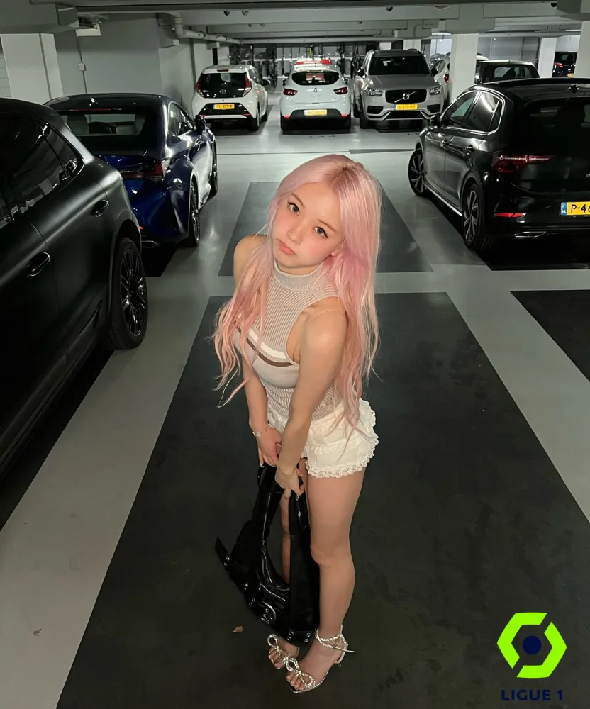 vyvan le nude show hang 97