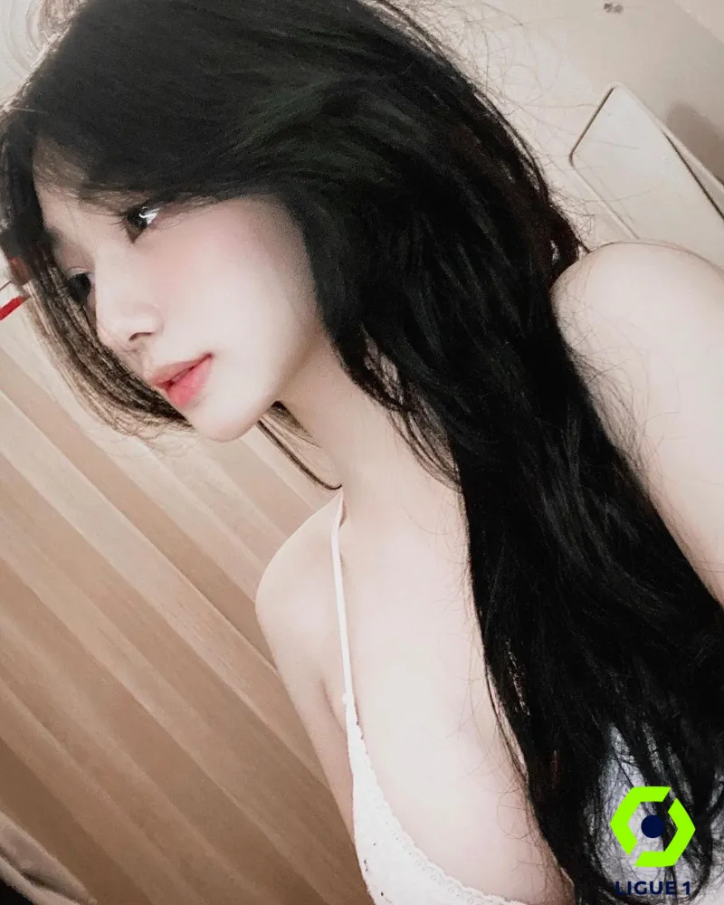 Ảnh Trần Hà Linh Nude Khoe Hàng Cực Ngọt Nước